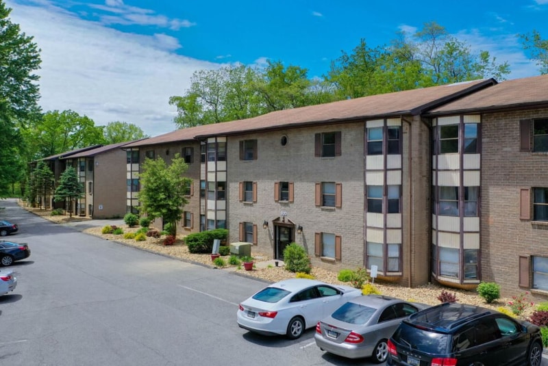 1300 Virginia Ave in McKeesport, PA - Foto de edificio