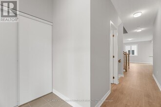 519 Brigatine Ave in Ottawa, ON - Building Photo - Building Photo