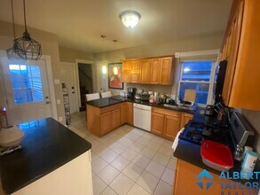 13 Sachem St, Unit 3 in Boston, MA - Foto de edificio - Building Photo