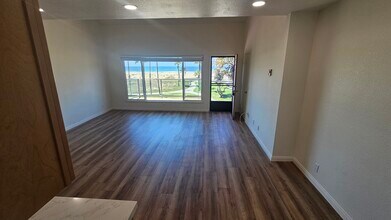 647 Ocean View Dr, Unit 647 in Port Hueneme, CA - Building Photo - Building Photo