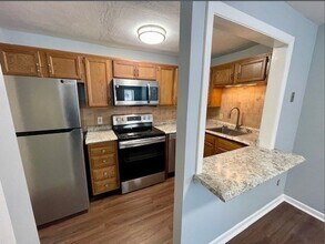 616 Boston Post Rd E in Marlborough, MA - Building Photo - Building Photo