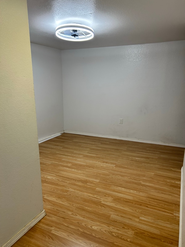 21401 W Hammond Dr in Porter, TX - Foto de edificio - Building Photo