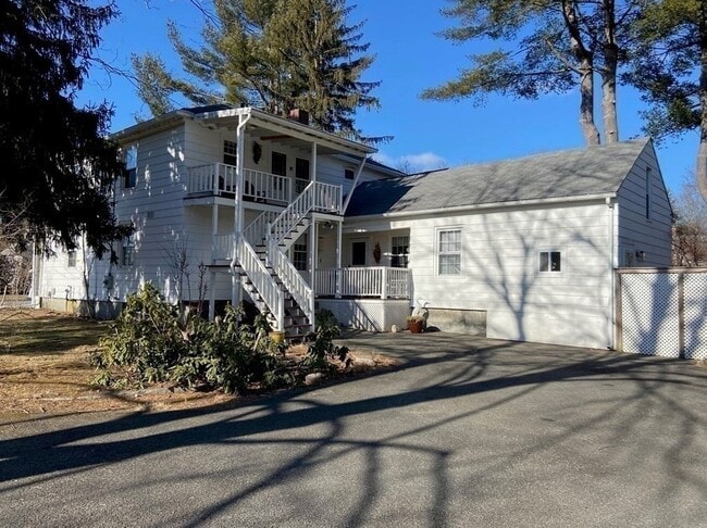 58 S East St in Amherst, MA - Building Photo - Building Photo