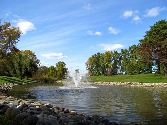 Overbrook Village Apartments in Southgate, MI - Foto de edificio - Building Photo