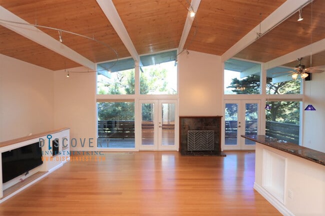 6812 Saroni Dr in Oakland, CA - Building Photo - Building Photo