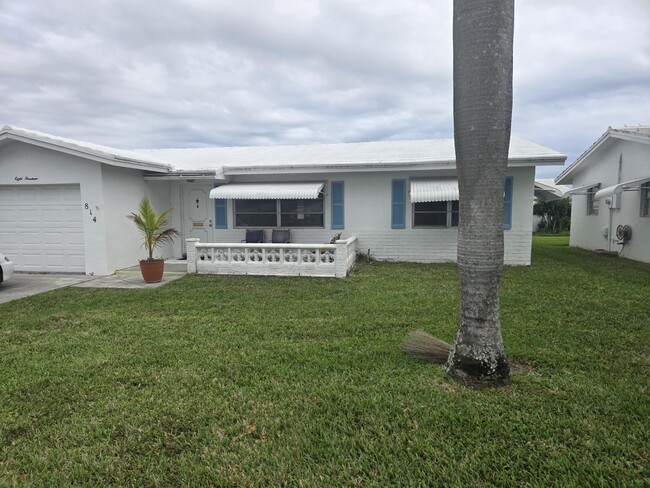 property at 814 SW 18th Ct