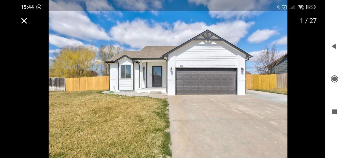 216 W Poplar St in Goddard, KS - Building Photo
