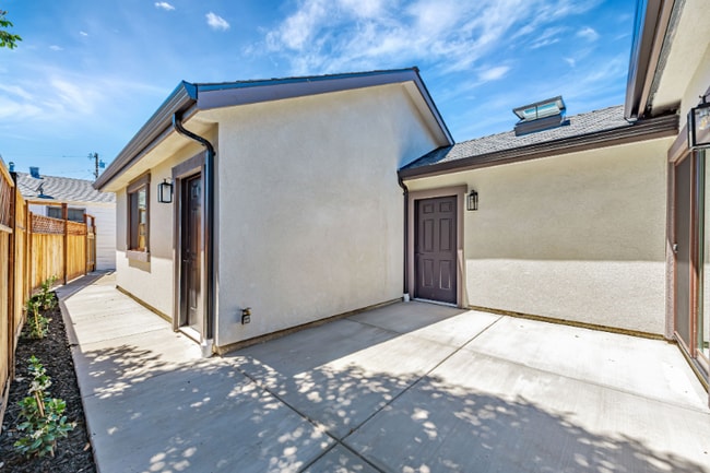100 S Milton Ave in Campbell, CA - Building Photo - Building Photo