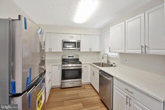 890 Bayridge Dr in Gaithersburg, MD - Building Photo - Building Photo