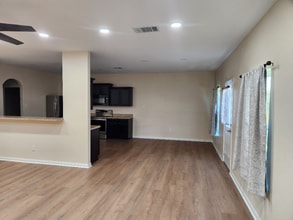 1548 Breanna Ln in Kyle, TX - Foto de edificio - Building Photo