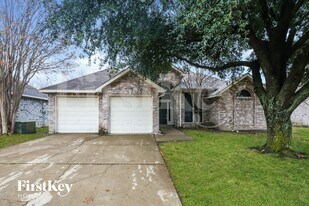 136 Woodcreek Dr in Rockwall, TX - Building Photo