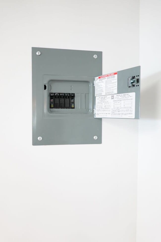 310 Domer Ave in Takoma Park, MD - Foto de edificio - Building Photo