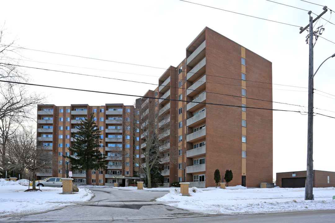 Bluebird Apartments in Kitchener, ON - Building Photo