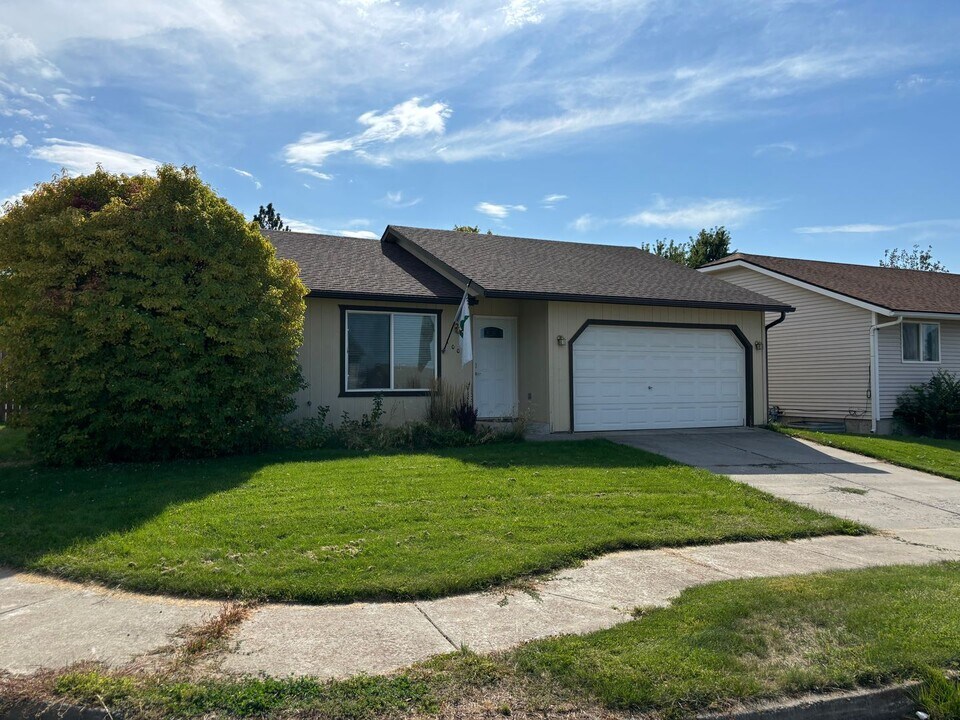 1002 E 2nd Ave in Post Falls, ID - Building Photo