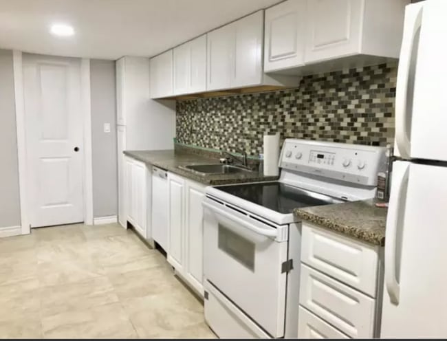 300 Countrystone Crescent in Kitchener, ON - Building Photo - Building Photo