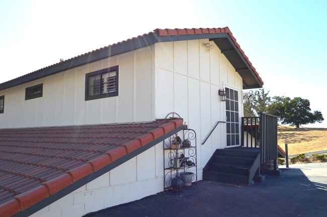 5640 Linne Rd in Paso Robles, CA - Building Photo - Building Photo