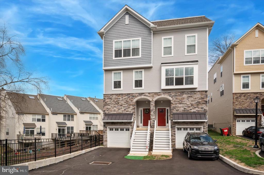 6715 Cinnaminson Ct in Philadelphia, PA - Building Photo