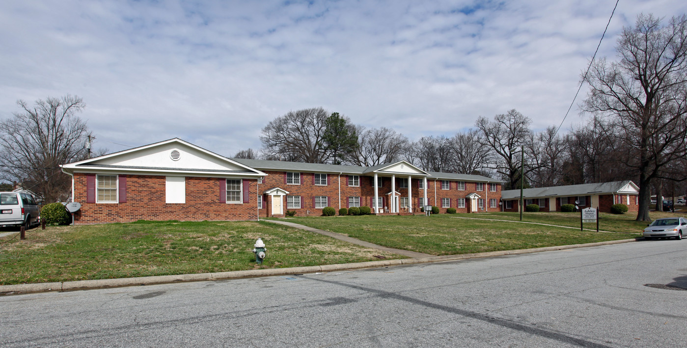 521-525 Homeland Ave in Greensboro, NC - Building Photo