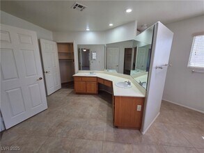 8204 Tivoli Cove Dr in Las Vegas, NV - Building Photo - Building Photo