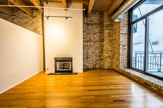 375 W Erie St in Chicago, IL - Building Photo - Building Photo