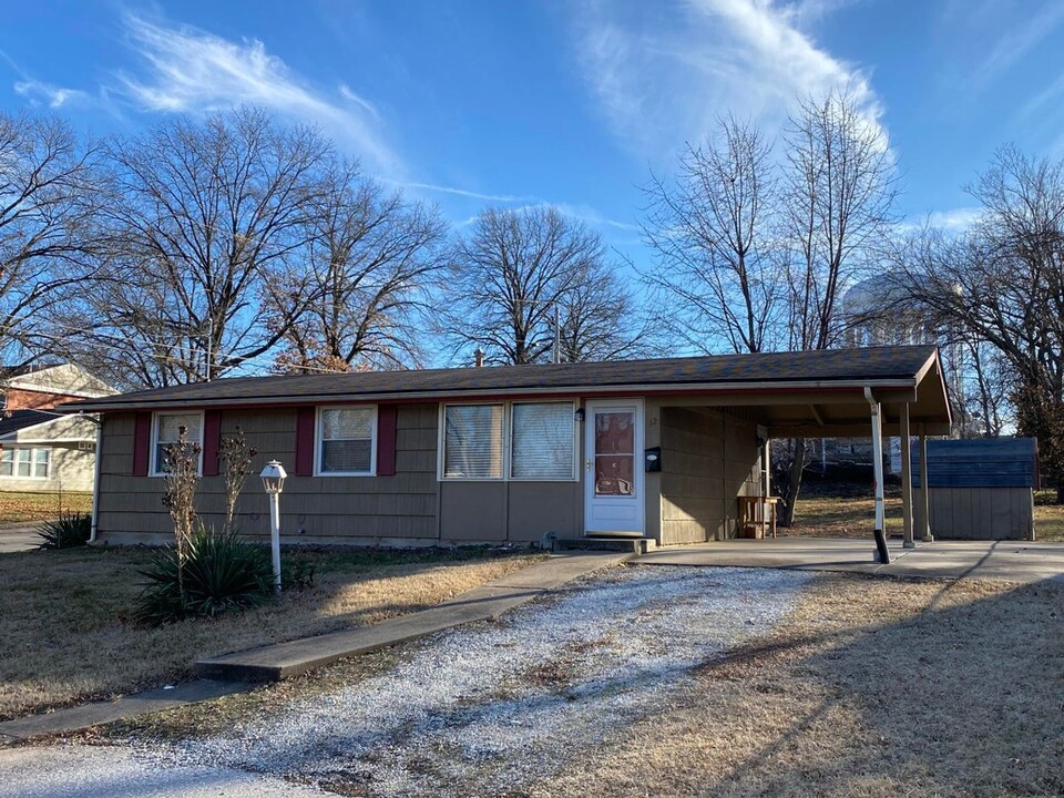 12 Allen St in Columbia, MO - Building Photo