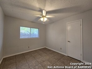 9039 Wellesley Manor Dr in San Antonio, TX - Building Photo - Building Photo