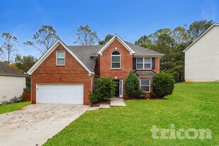 11051 Southwood Dr in Hampton, GA - Building Photo