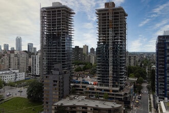Landmark on Robson in Vancouver, BC - Building Photo - Building Photo