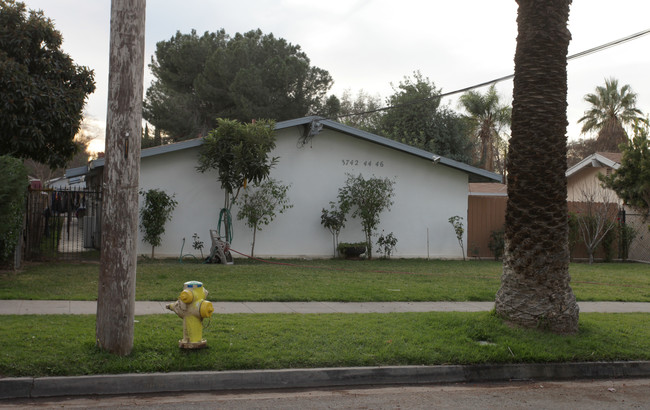 3742 Roosevelt St in Riverside, CA - Foto de edificio - Building Photo