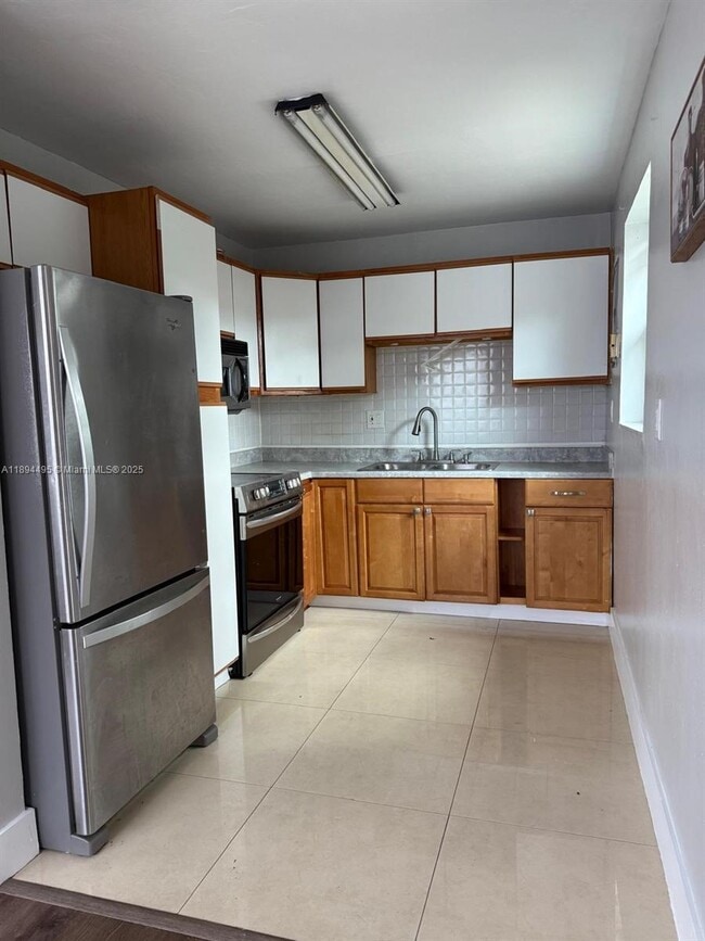 830 NE 58th Ct in Fort Lauderdale, FL - Building Photo - Building Photo