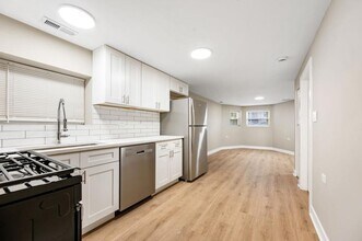 1756 W School St in Chicago, IL - Building Photo - Building Photo