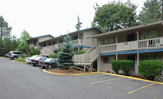 Centurian Villa apartments in Springfield, OR - Building Photo - Building Photo