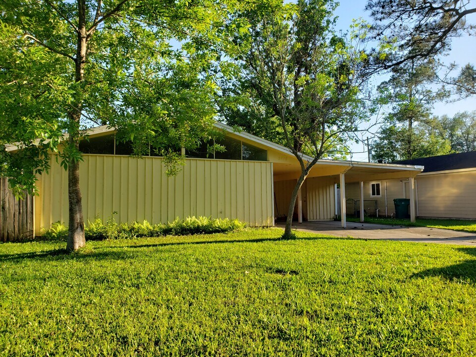 2117 Rio Grande Plz in Orange, TX - Building Photo