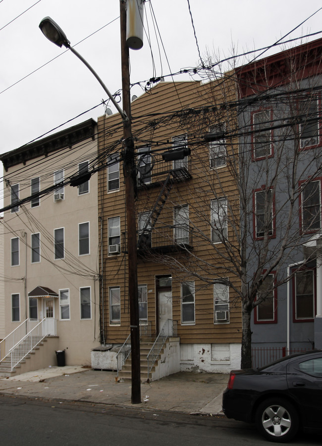 207 Webster Ave in Jersey City, NJ - Building Photo - Building Photo