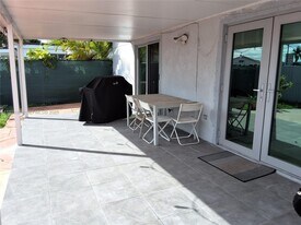 750 SW 97th Ct Cir in Miami, FL - Building Photo