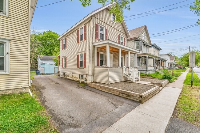 property at 3 East St