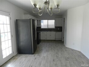 7 Providence Ave in McAllen, TX - Building Photo - Building Photo