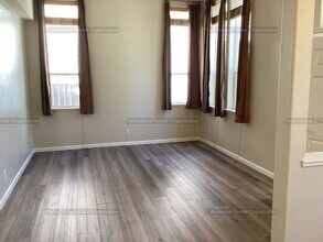 2921 W Creek Ln in Santa Rosa, CA - Building Photo - Building Photo