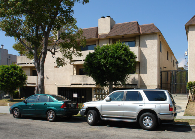 10731 Lawler St in Los Angeles, CA - Building Photo - Building Photo