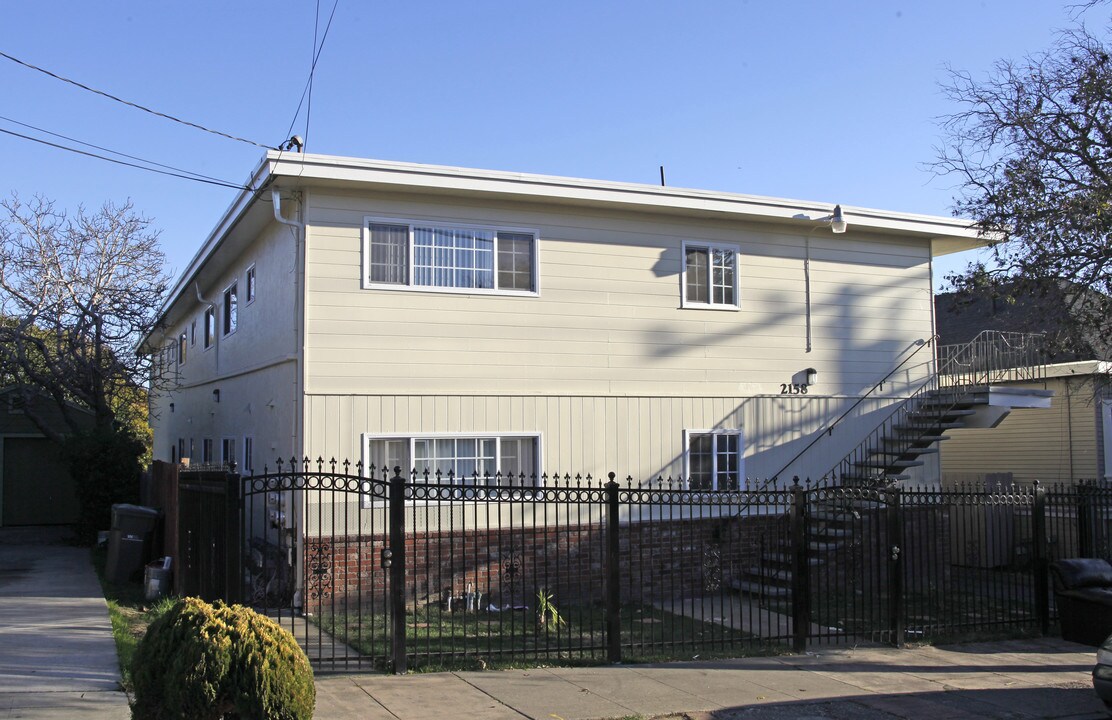 2158 50th Ave in Oakland, CA - Foto de edificio