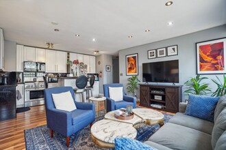 135 Montgomery St in Jersey City, NJ - Building Photo - Building Photo