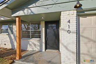 410 State Hwy 95 in Ltl Rvr Acad, TX - Building Photo - Building Photo