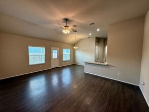 3438 Scott Cir in Seguin, TX - Building Photo - Building Photo