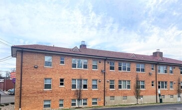 Cincinnati Premier Living* in Cincinnati, OH - Building Photo - Building Photo