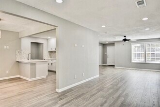 7906 Hammerly Blvd in Houston, TX - Building Photo - Building Photo