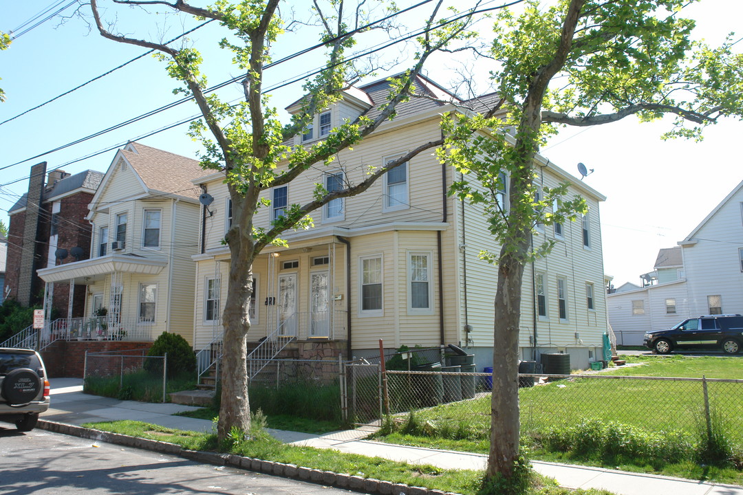 210 Madison Ave in Perth Amboy, NJ - Building Photo