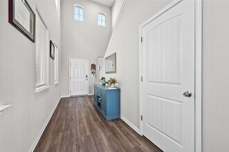 10403 Sentinel Dr in Austin, TX - Building Photo - Building Photo