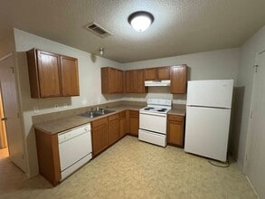 196 Ryan Cir in Nolanville, TX - Foto de edificio - Building Photo