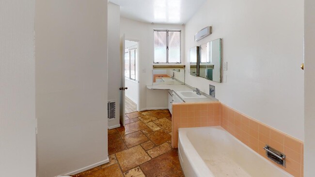 5001 Rockford Dr in San Diego, CA - Building Photo - Building Photo
