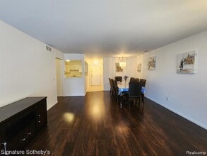 30450 Orchard Lake Rd in Farmington Hills, MI - Building Photo - Building Photo